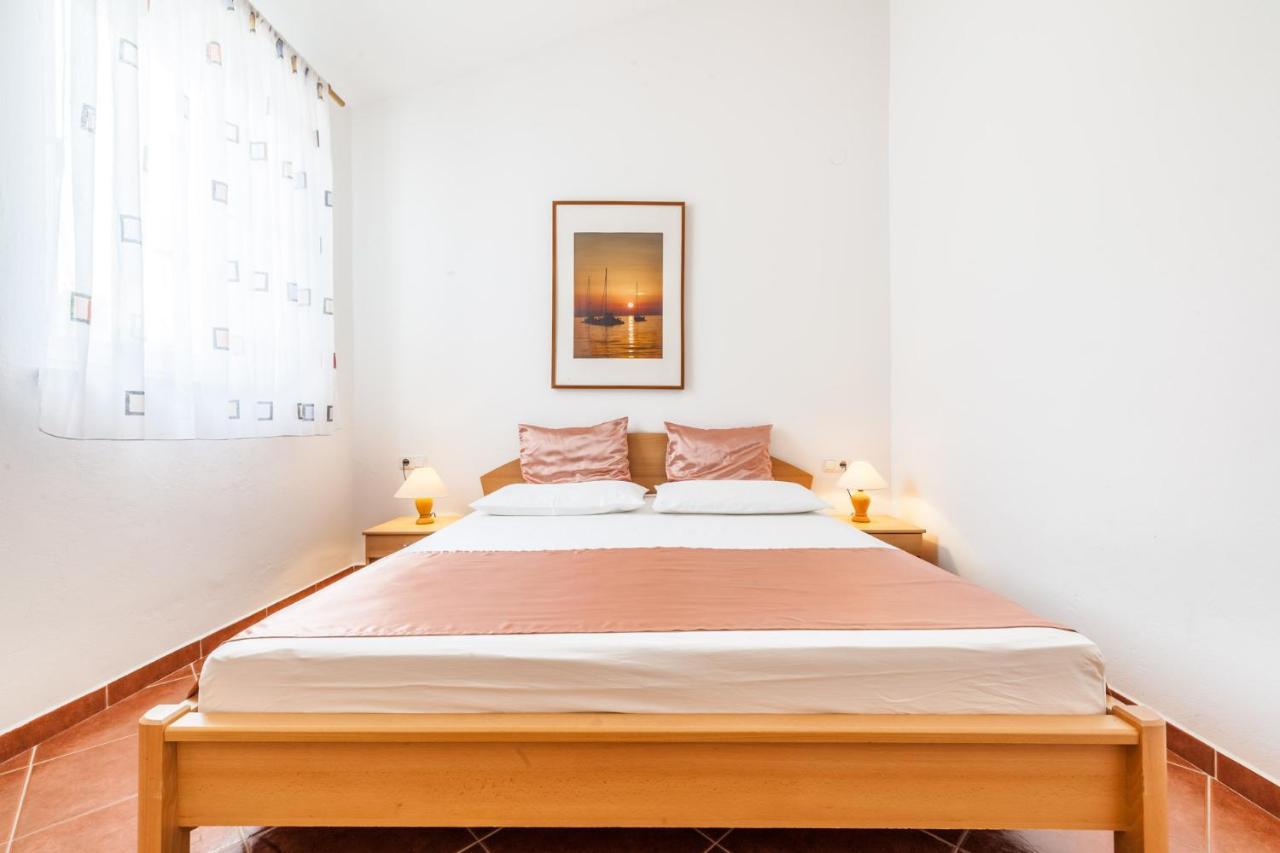 Ferienhaus Rajka Kustići エクステリア 写真